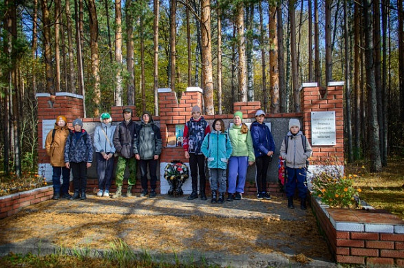 Юные патриоты клуба «Феникс» посетили места воинской славы Шуйского района